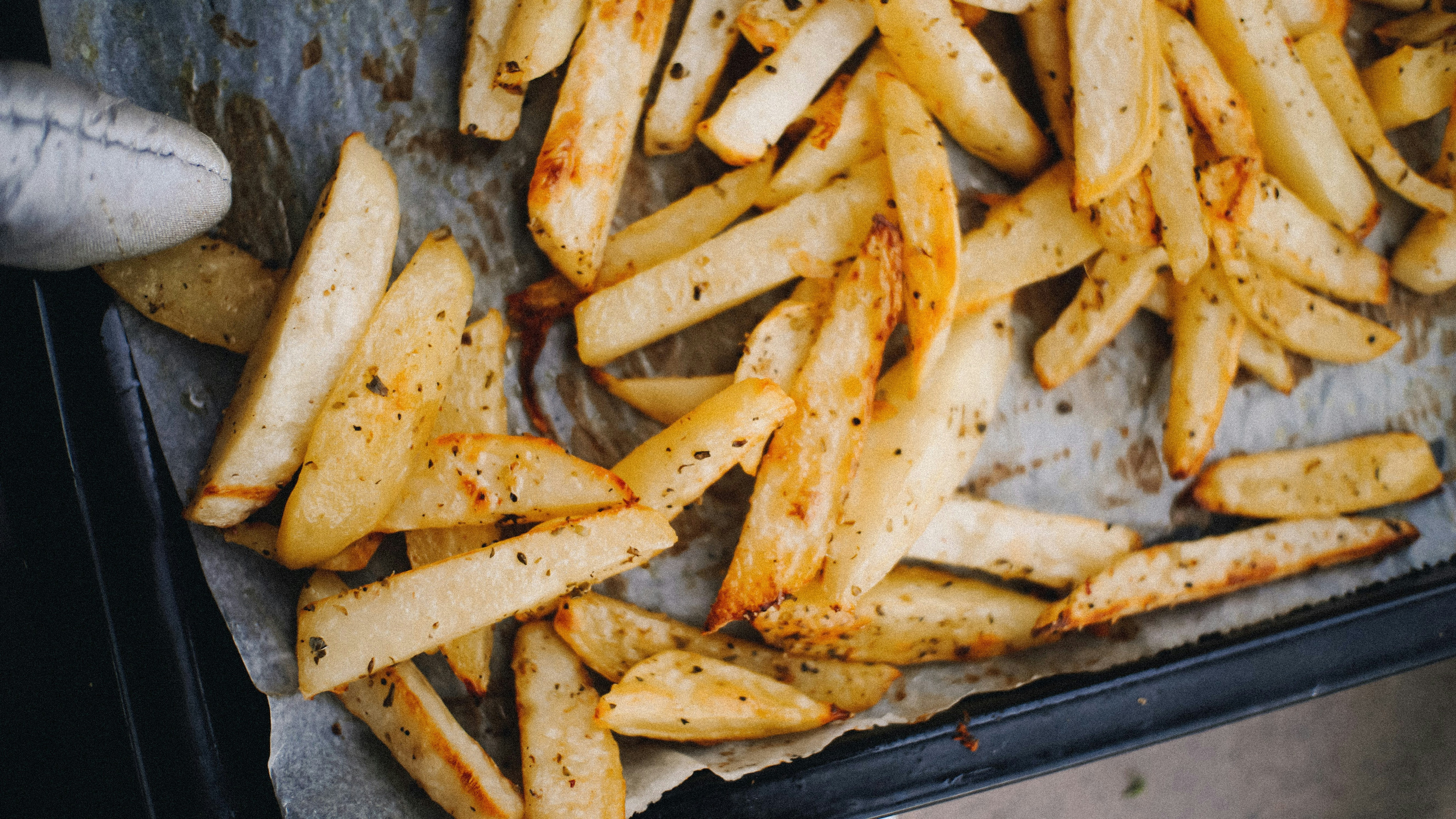 Crisp homemade thyme oven chips (1)